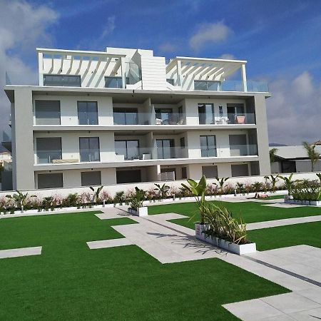 Apartamento En Primera Linea De Playa, Con Piscina Y Garaje En Torrox Costa Exterior photo